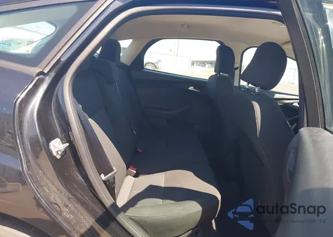 2015 Ford Focus Se z USA, uszkodzony, nr VIN 1FADP3K22FL342091